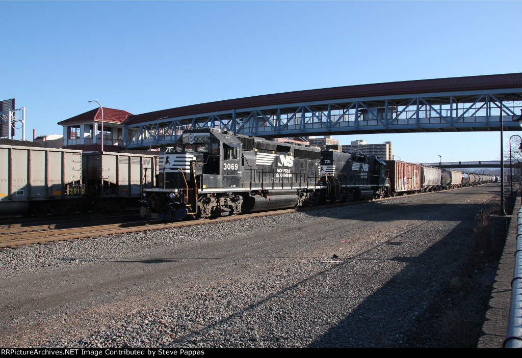 NS 3069 and 721 with some local traffic